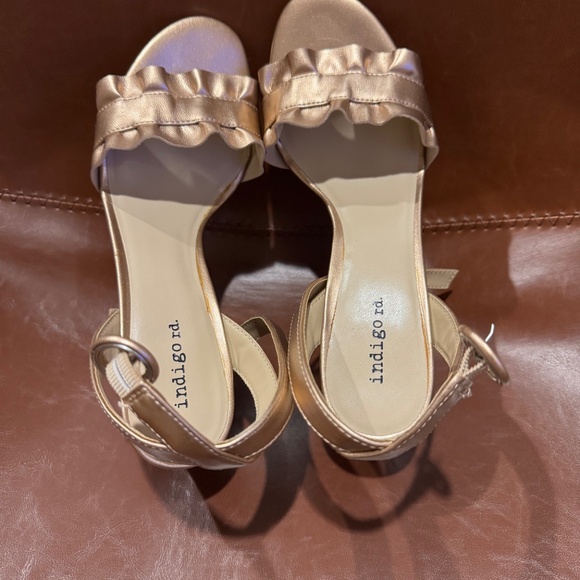 Shoes - Picture 2 of 3